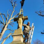 demontáž krucifixu